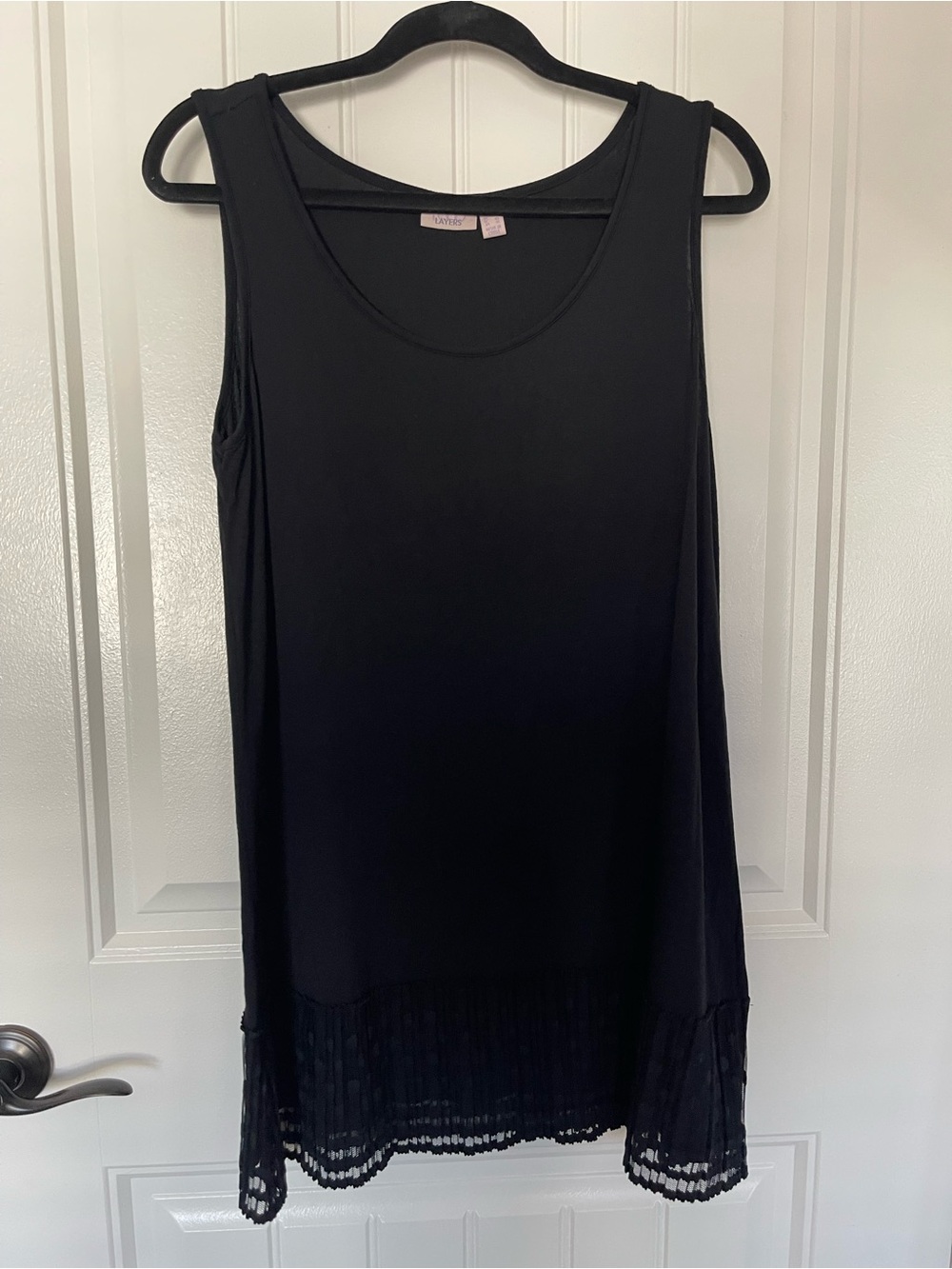 Sleeveless Black Lace-Hem Tank Top LOGO Large